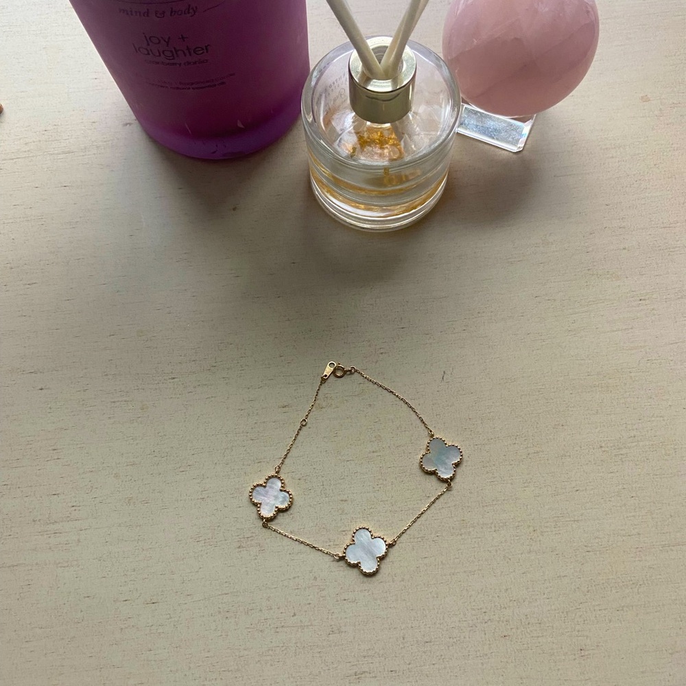 14K Italian gold alhambra style bracelet
